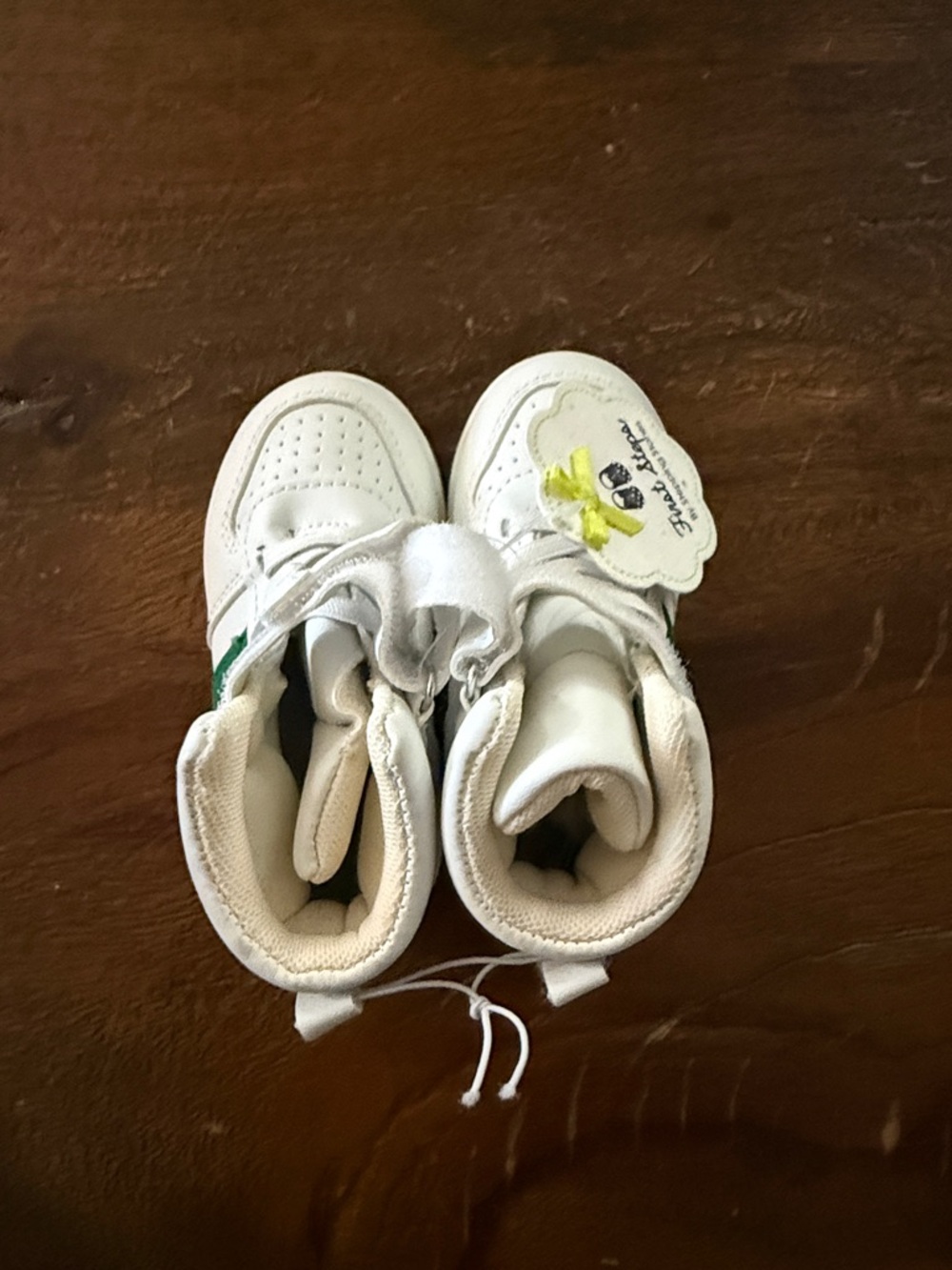 White High-Top Kids Sneakers with Velcro Strap and Playful Tag